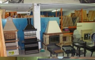 Ferretería en Medina de Pomar chimeneas exposicion de ceramica